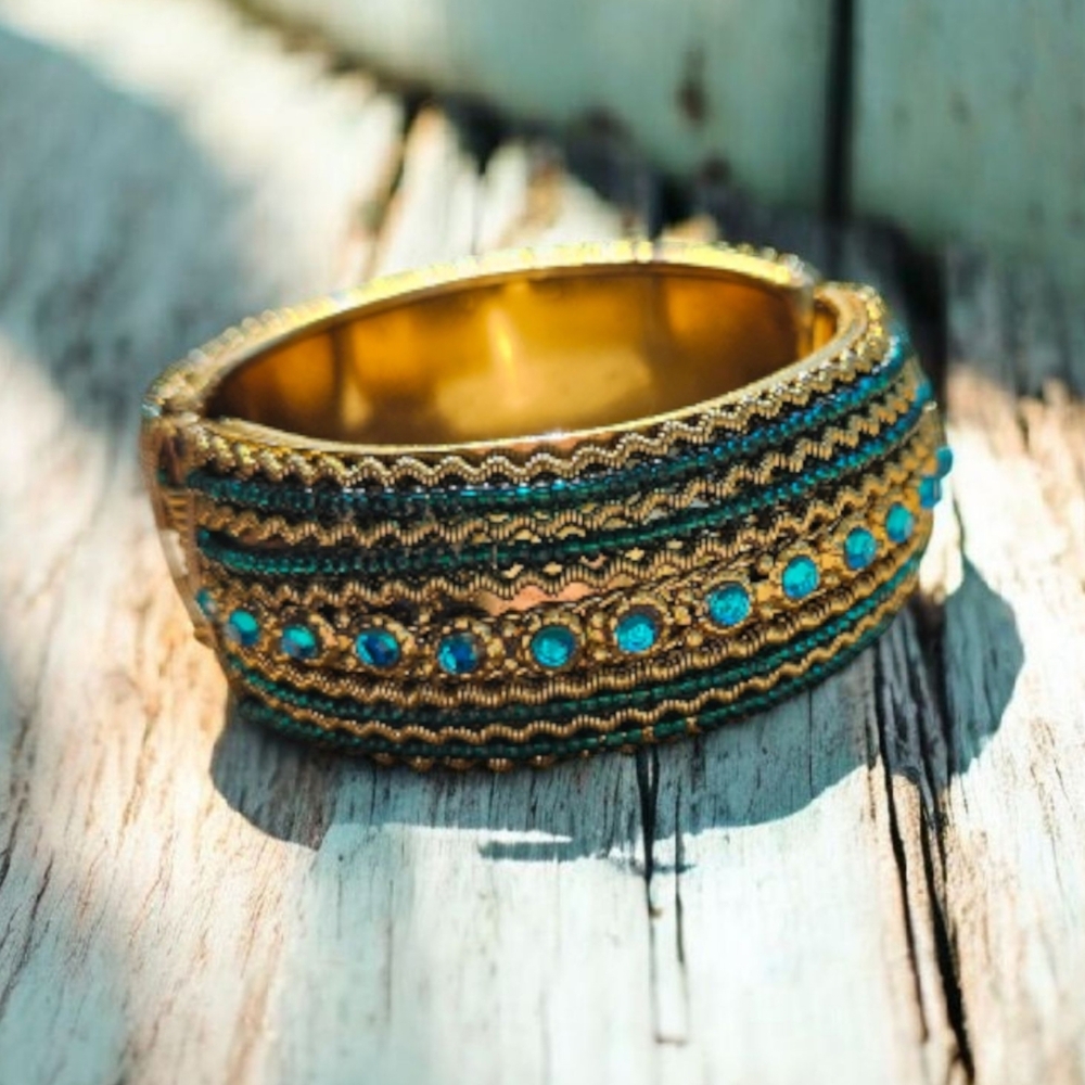 Beautiful Elegant Women's Bracelet - Picture 3 of 11